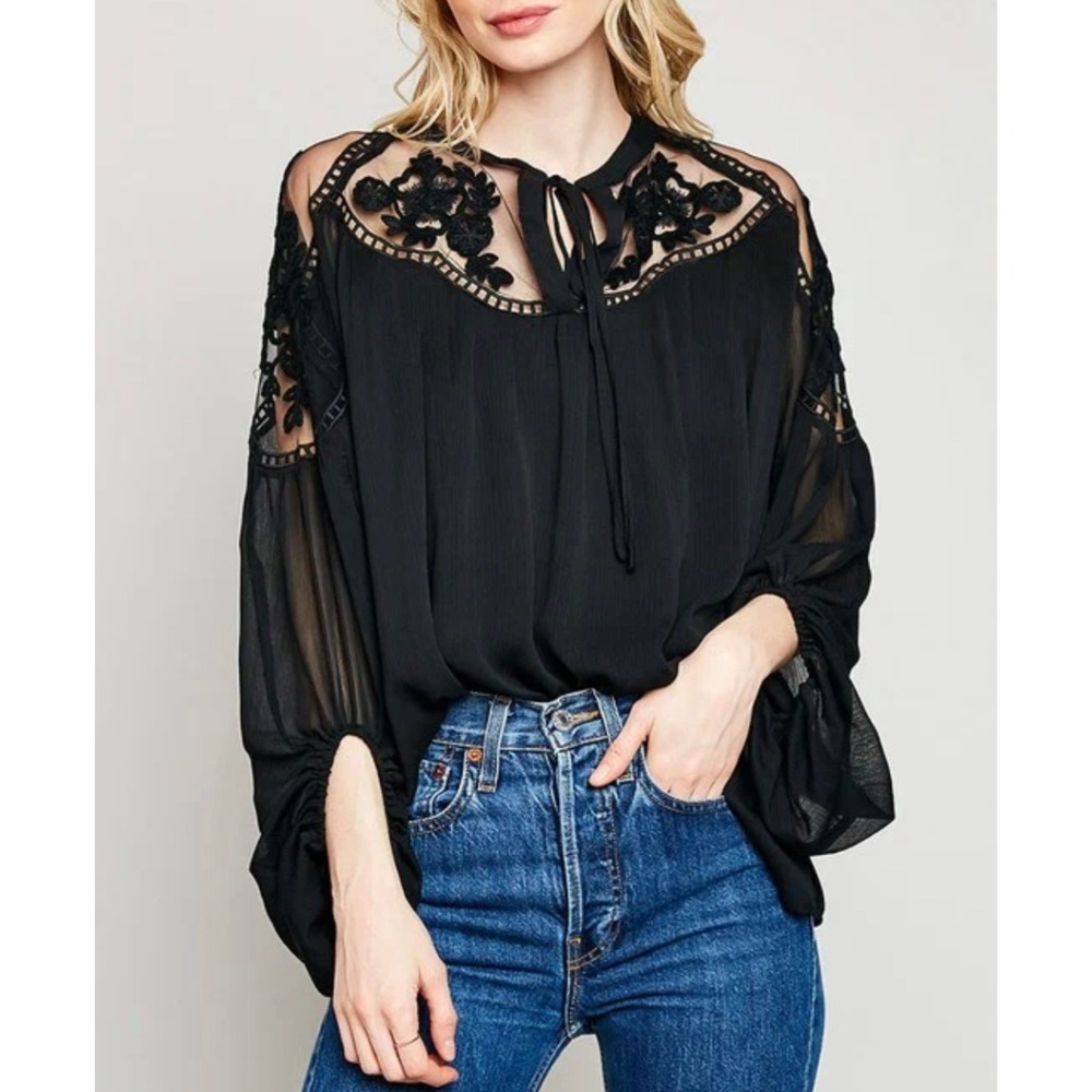 Hayden Floral Embroidered Lace Peasant Top Blouse Size S/M Oversized Boho Hippie